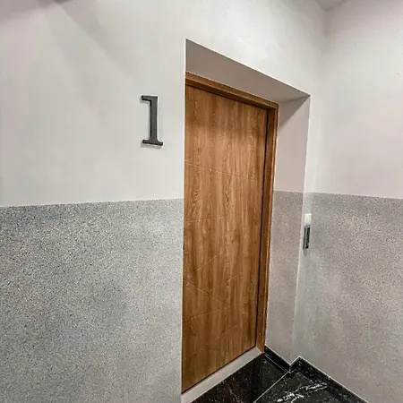 Nadjeziorna Lux 1 *